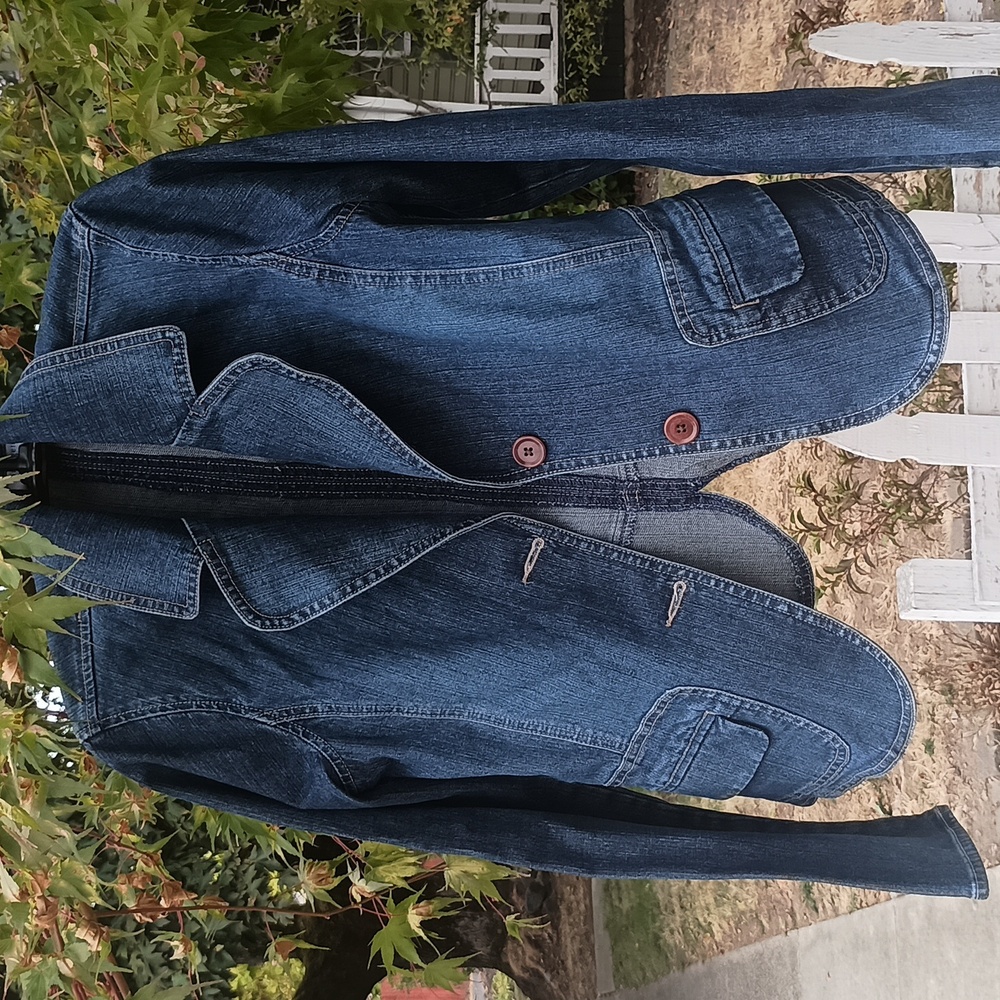 Halogen Blue Jean Jacket size Small. No call outs. Excellent shape. Darker blue